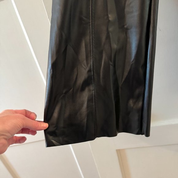 NWT HUE Faux Leather Cropped Flare Leggings XL - Picture 4 of 8